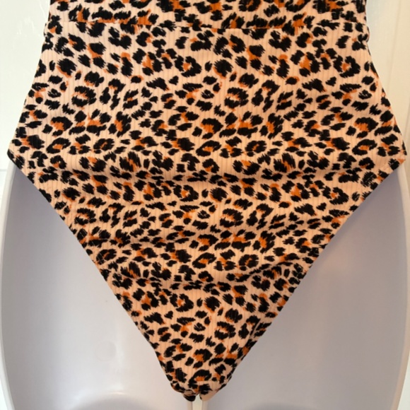 Xhiliration High-Waisted Ribbed Bikini Bottom - Picture 5 of 6